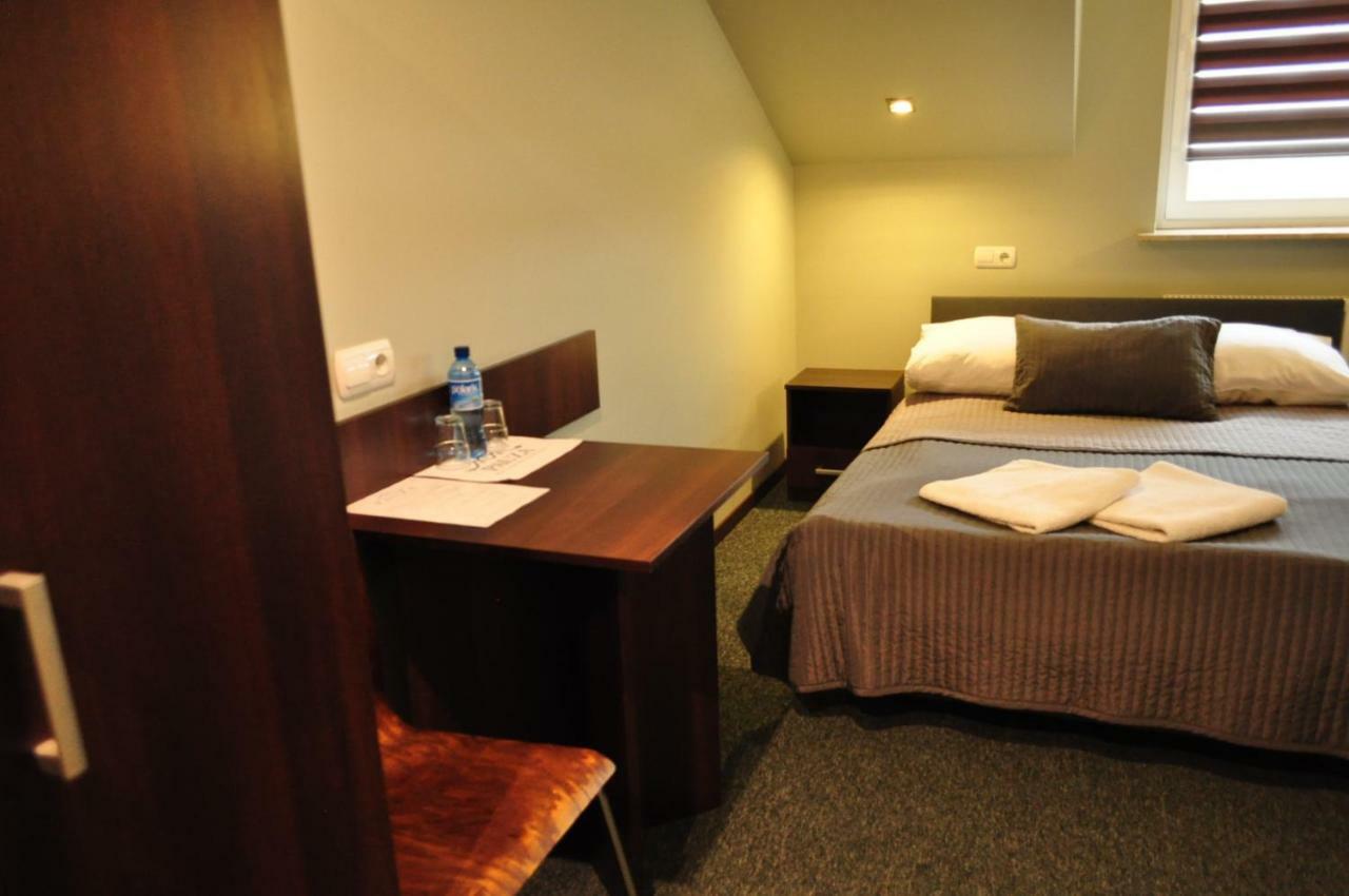 Hotel Pauza ラジン・ポドラスキ エクステリア 写真